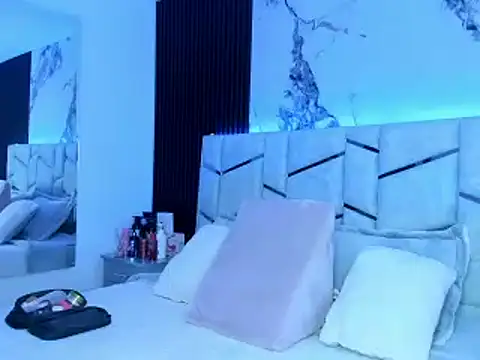 Snapshot of daniiphoeniixx chatting on February 25, 7:47 pm daniiphoeniixx online show from February 25, 7:47 pm