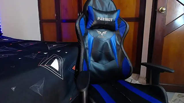 Snapshot of 1Tommy9 chatting on January 14, 10:02 pm 1Tommy9 online show from January 14, 10:02 pm