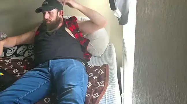 Snapshot of StruggleSnuggles chatting on December 31, 12:00 am StruggleSnuggles online show from December 31, 12:00 am