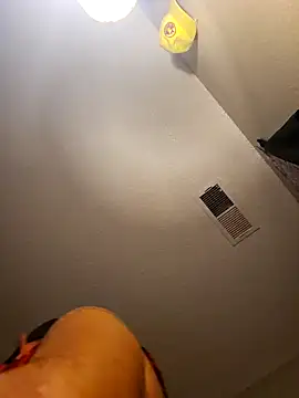 Snapshot of StruggleSnuggles chatting on January 27, 12:58 pm StruggleSnuggles online show from January 27, 12:58 pm