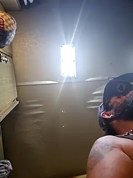 Snapshot of StruggleSnuggles chatting on October 5, 4:44 am StruggleSnuggles online show from October 5, 4:44 am