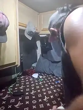 Snapshot of StruggleSnuggles chatting on October 6, 9:18 am StruggleSnuggles online show from October 6, 9:18 am