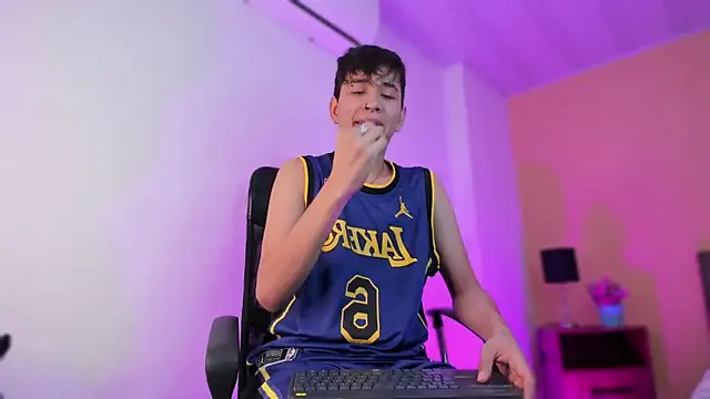 Snapshot of Brian-Ausslos chatting on December 30, 9:16 am Brian-Ausslos online show from December 30, 9:16 am