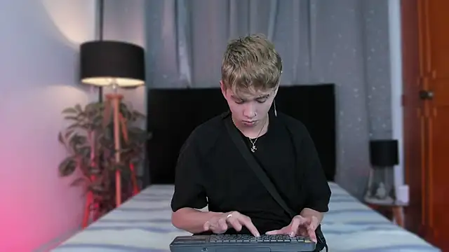 Snapshot of Brian-Ausslos chatting on January 7, 4:29 am Brian-Ausslos online show from January 7, 4:29 am