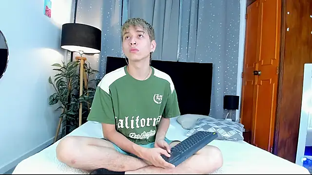 Snapshot of Brian-Ausslos chatting on January 17, 4:39 am Brian-Ausslos online show from January 17, 4:39 am