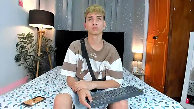 Snapshot of Brian-Ausslos chatting on January 31, 4:47 am Brian-Ausslos online show from January 31, 4:47 am