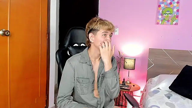 Snapshot of Brian-Ausslos chatting on February 2, 7:41 am Brian-Ausslos online show from February 2, 7:41 am