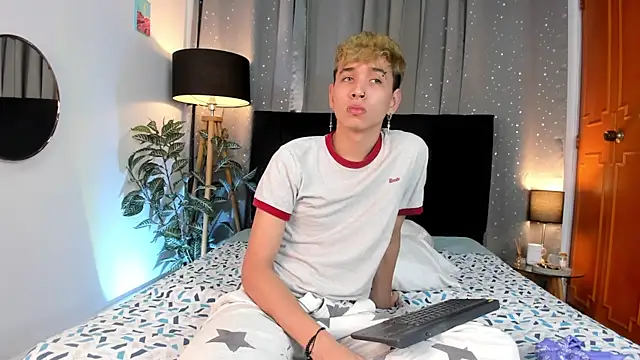 Snapshot of Brian-Ausslos chatting on February 5, 2:05 pm Brian-Ausslos online show from February 5, 2:05 pm