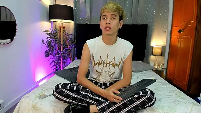 Snapshot of Brian-Ausslos chatting on February 17, 5:47 am Brian-Ausslos online show from February 17, 5:47 am