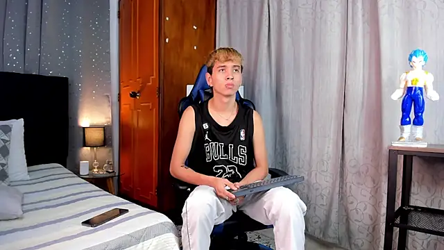 Snapshot of Brian-Ausslos chatting on February 19, 1:06 pm Brian-Ausslos online show from February 19, 1:06 pm