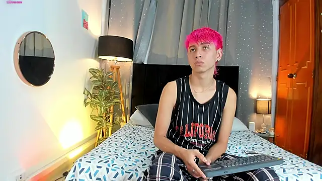 Snapshot of Brian-Ausslos chatting on February 22, 4:40 am Brian-Ausslos online show from February 22, 4:40 am