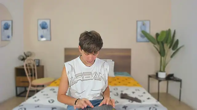 Snapshot of Brian-Ausslos chatting on November 24, 4:45 am Brian-Ausslos online show from November 24, 4:45 am