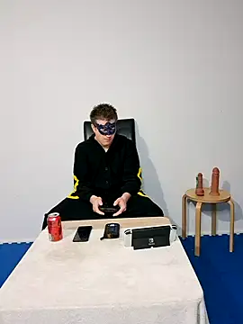 Snapshot of EmberSlave chatting on December 28, 11:52 am EmberSlave online show from December 28, 11:52 am