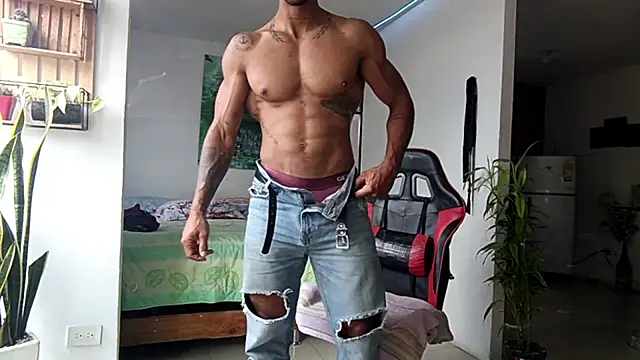 Snapshot of Adam_Valenciia chatting on April 23, 4:53 pm Adam Valenciia online show from April 23, 4:53 pm