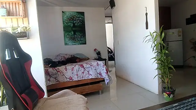 Snapshot of Adam_Valenciia chatting on May 7, 12:43 pm Adam Valenciia online show from May 7, 12:43 pm