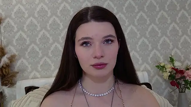 Nellie Medina online show from January 19, 1:00 am