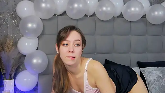 Snapshot of TheEmma chatting on February 9, 11:14 am TheEmma online show from February 9, 11:14 am