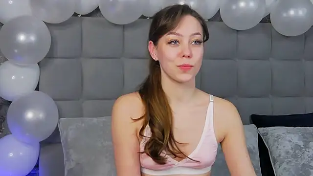 Snapshot of TheEmma chatting on February 9, 3:01 pm TheEmma online show from February 9, 3:01 pm