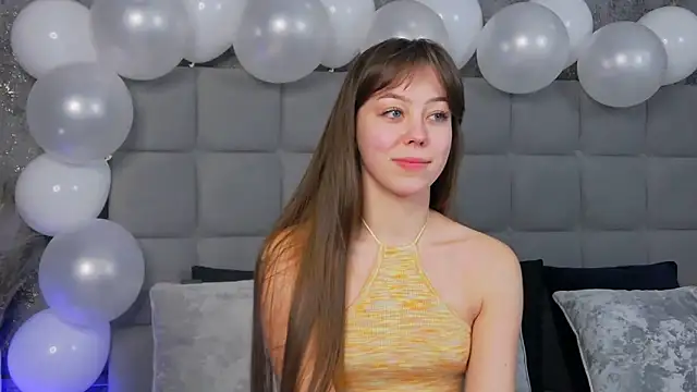 Snapshot of TheEmma chatting on February 10, 3:10 pm TheEmma online show from February 10, 3:10 pm