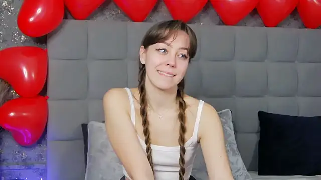 Snapshot of TheEmma chatting on February 15, 7:06 pm TheEmma online show from February 15, 7:06 pm