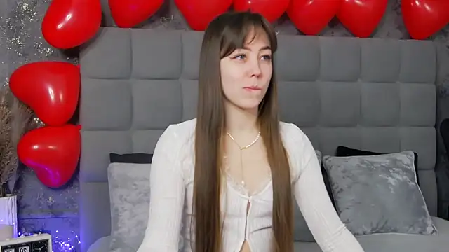 Snapshot of TheEmma chatting on February 20, 8:28 am TheEmma online show from February 20, 8:28 am