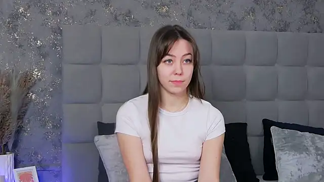 Snapshot of TheEmma chatting on February 26, 9:42 am TheEmma online show from February 26, 9:42 am