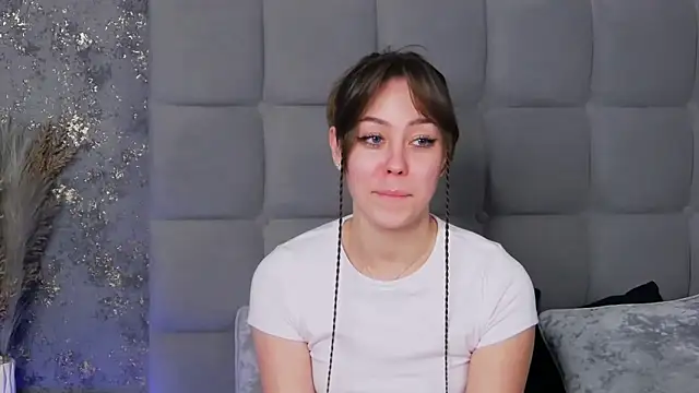 Snapshot of TheEmma chatting on March 15, 4:43 pm TheEmma online show from March 15, 4:43 pm