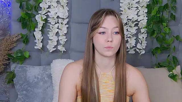 Snapshot of TheEmma chatting on October 14, 10:38 am TheEmma online show from October 14, 10:38 am