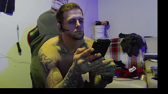 Snapshot of JamesMichael88 chatting on February 25, 8:09 pm JamesMichael88 online show from February 25, 8:09 pm