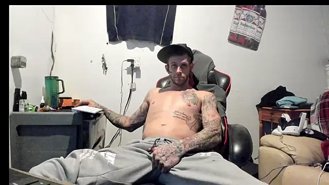 Snapshot of JamesMichael88 chatting on March 1, 2:59 am JamesMichael88 online show from March 1, 2:59 am