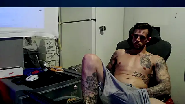 Snapshot of JamesMichael88 chatting on March 20, 10:40 pm JamesMichael88 online show from March 20, 10:40 pm