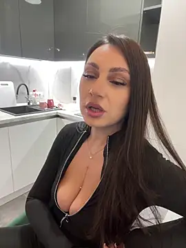 Snapshot of claraxjoyy chatting on January 18, 4:37 am claraxjoyy online show from January 18, 4:37 am