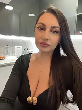 Snapshot of claraxjoyy chatting on February 3, 4:35 am claraxjoyy online show from February 3, 4:35 am