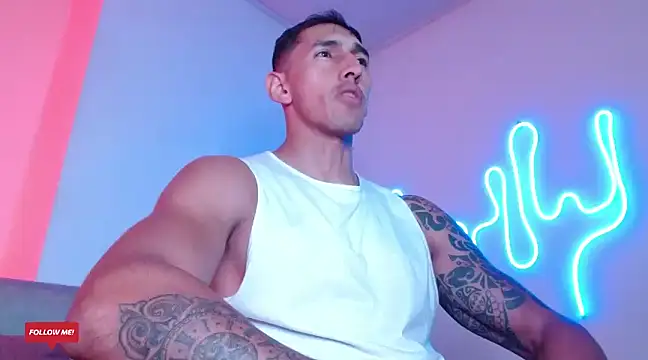 Snapshot of Joylopez_fit chatting on February 7, 2:15 pm Joylopez fit online show from February 7, 2:15 pm