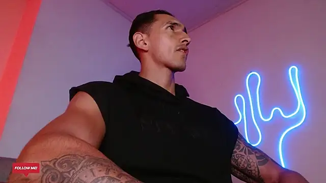 Snapshot of Joylopez_fit chatting on February 13, 12:32 pm Joylopez fit online show from February 13, 12:32 pm