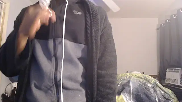 Snapshot of dominatingblacklove chatting on February 14, 9:24 am dominatingblacklove online show from February 14, 9:24 am