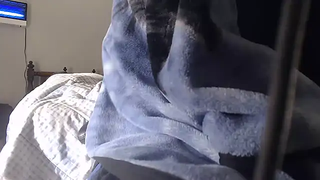 Snapshot of dominatingblacklove chatting on February 21, 2:17 am dominatingblacklove online show from February 21, 2:17 am