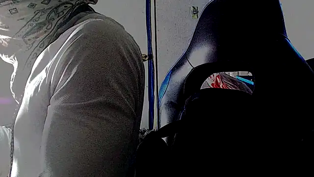 Snapshot of dominatingblacklove chatting on September 29, 12:05 am dominatingblacklove online show from September 29, 12:05 am