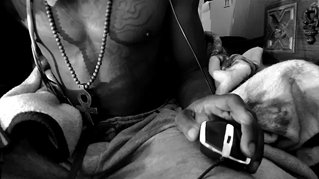 Snapshot of dominatingblacklove chatting on September 30, 9:25 am dominatingblacklove online show from September 30, 9:25 am