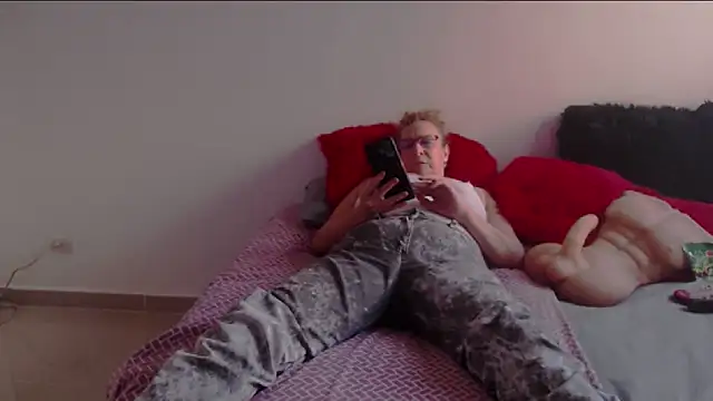 milchanel online show from December 28, 10:02 pm