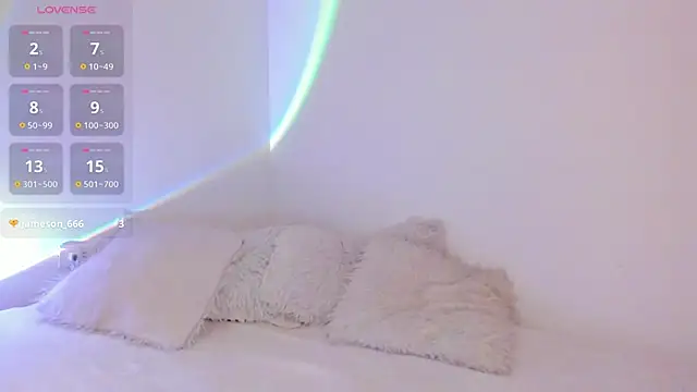 Snapshot of Henophiid chatting on December 4, 6:44 am Henophiid online show from December 4, 6:44 am