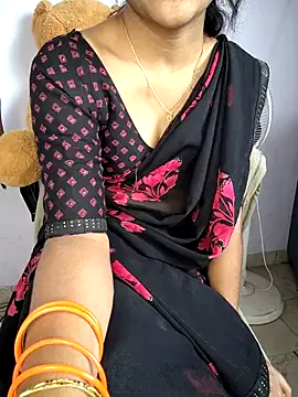 lovelygirl4567 online show from November 12, 4:46 am