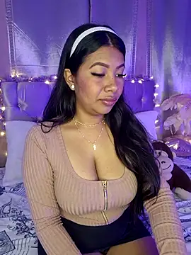 Snapshot of PaulaOrtiz_1 chatting on November 19, 11:21 am PaulaOrtiz 1 online show from November 19, 11:21 am