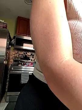 Snapshot of thigh_hi chatting on November 6, 4:41 pm thigh hi online show from November 6, 4:41 pm