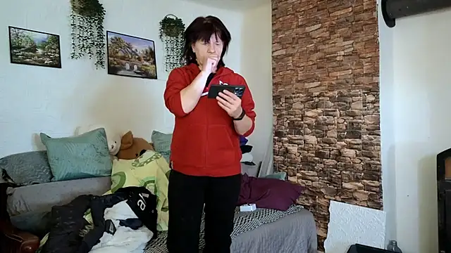 Snapshot of roxyyyrose chatting on February 10, 11:46 am roxyyyrose online show from February 10, 11:46 am