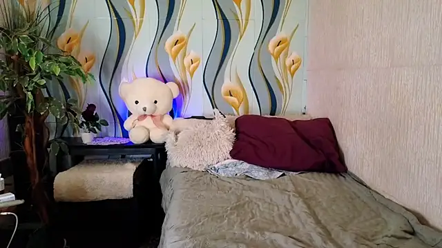 Snapshot of roxyyyrose chatting on February 11, 8:42 pm roxyyyrose online show from February 11, 8:42 pm