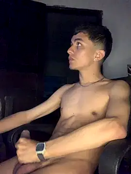 Snapshot of gabrielzinnnn085 chatting on September 11, 9:26 pm gabrielzinnnn085 online show from September 11, 9:26 pm