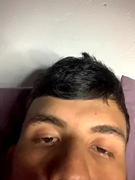 Snapshot of gabrielzinnnn085 chatting on September 17, 9:05 pm gabrielzinnnn085 online show from September 17, 9:05 pm