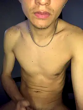 Snapshot of gabrielzinnnn085 chatting on October 3, 10:18 pm gabrielzinnnn085 online show from October 3, 10:18 pm