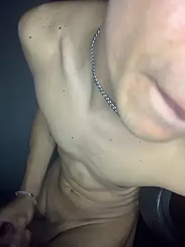 Snapshot of gabrielzinnnn085 chatting on October 7, 9:56 pm gabrielzinnnn085 online show from October 7, 9:56 pm